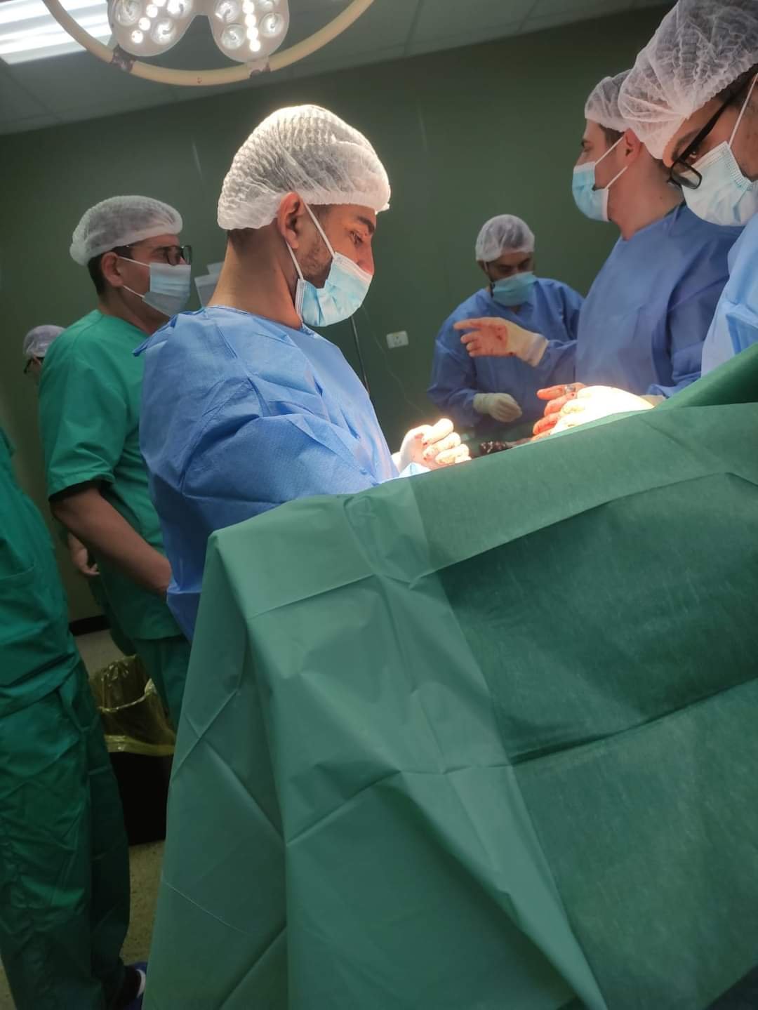 للمرة الأولى، أطبّاء من الداخل يقومون بإجراء عمليات زراعة كلى في قطاع غزة-0