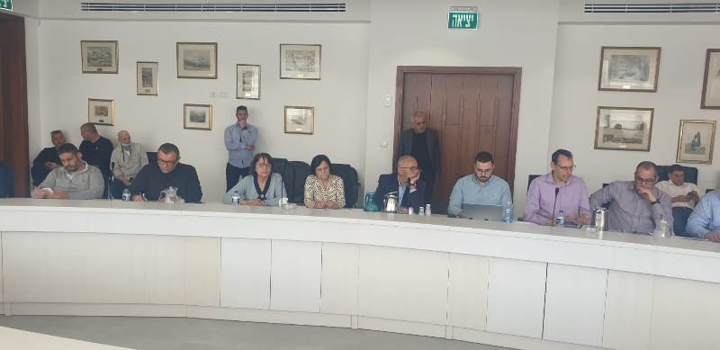 وزير الطاقة يزور بلدية الناصرة ويعقد جلسة عمل-1