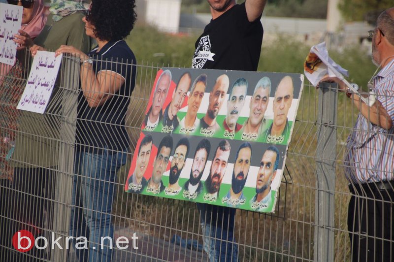 العشرات يتظاهرون في وادي عارة تضامنًا مع الأسرى-8