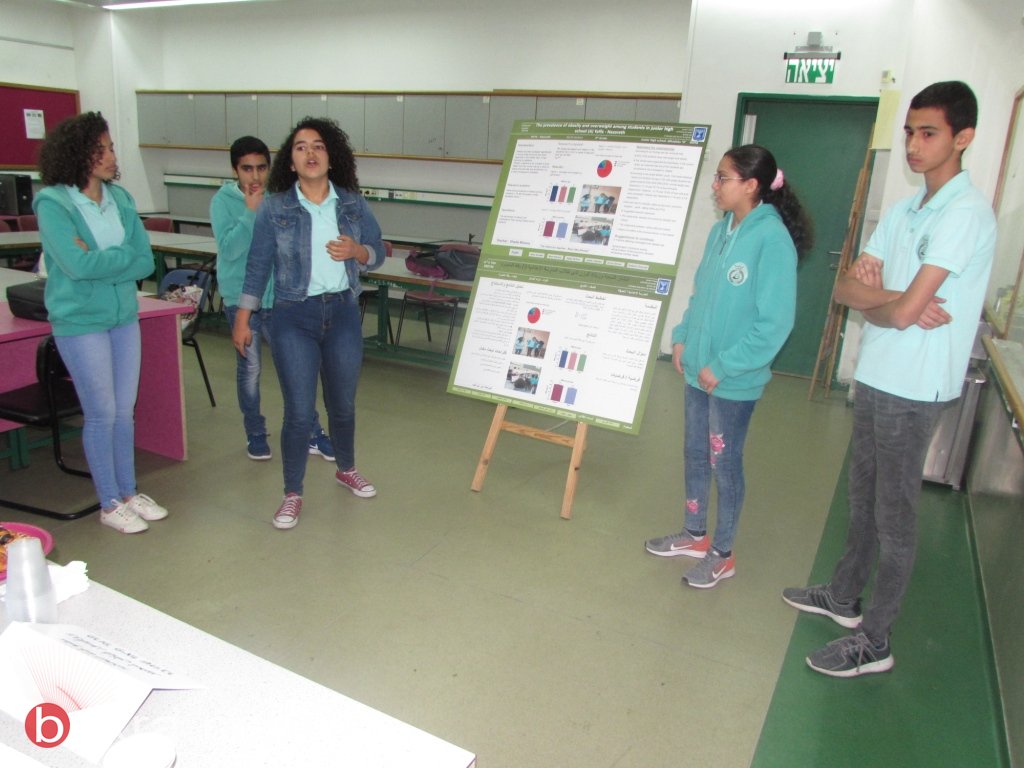 طلاب الإعدادية الحديقة (أ) يافة الناصرة يتألقون بمعرض الأبحاث العلمية-0