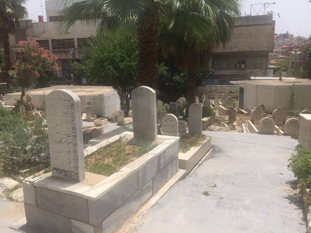 الناصرة: قسم الصيانة يقوم بتنظيف المقابر عشية عيد الفطر السعيد-5
