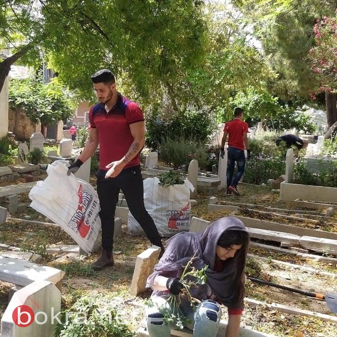 البعنة: الشبيبة الشيوعية تنظفّ المقبرة استقبالاً للعيد-4