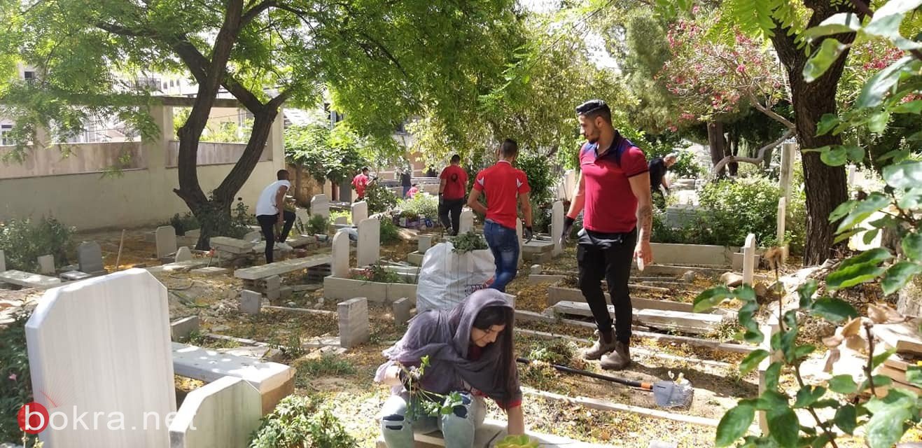 البعنة: الشبيبة الشيوعية تنظفّ المقبرة استقبالاً للعيد-7