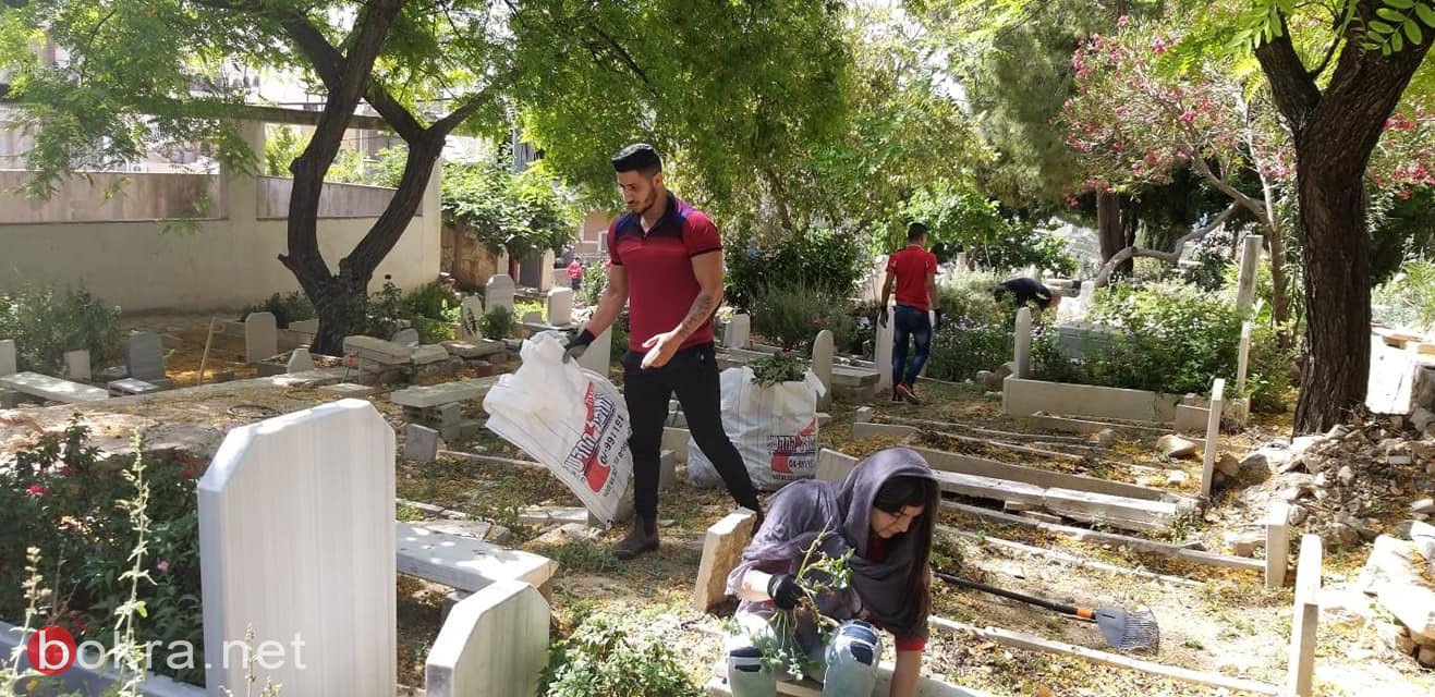 البعنة: الشبيبة الشيوعية تنظفّ المقبرة استقبالاً للعيد-8
