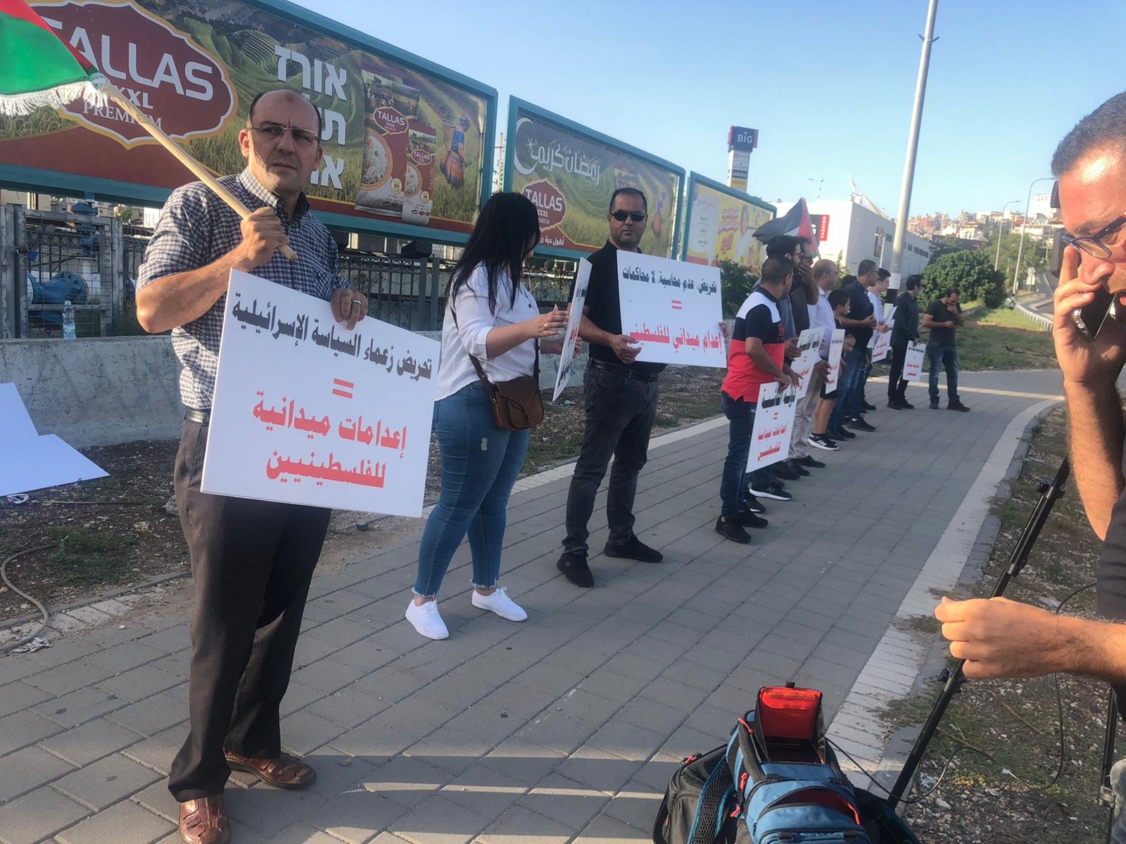 الناصرة: تظاهرة منددة بالإعدامات الميدانية بمشاركة والدة الشهيد مصطفى يونس-3