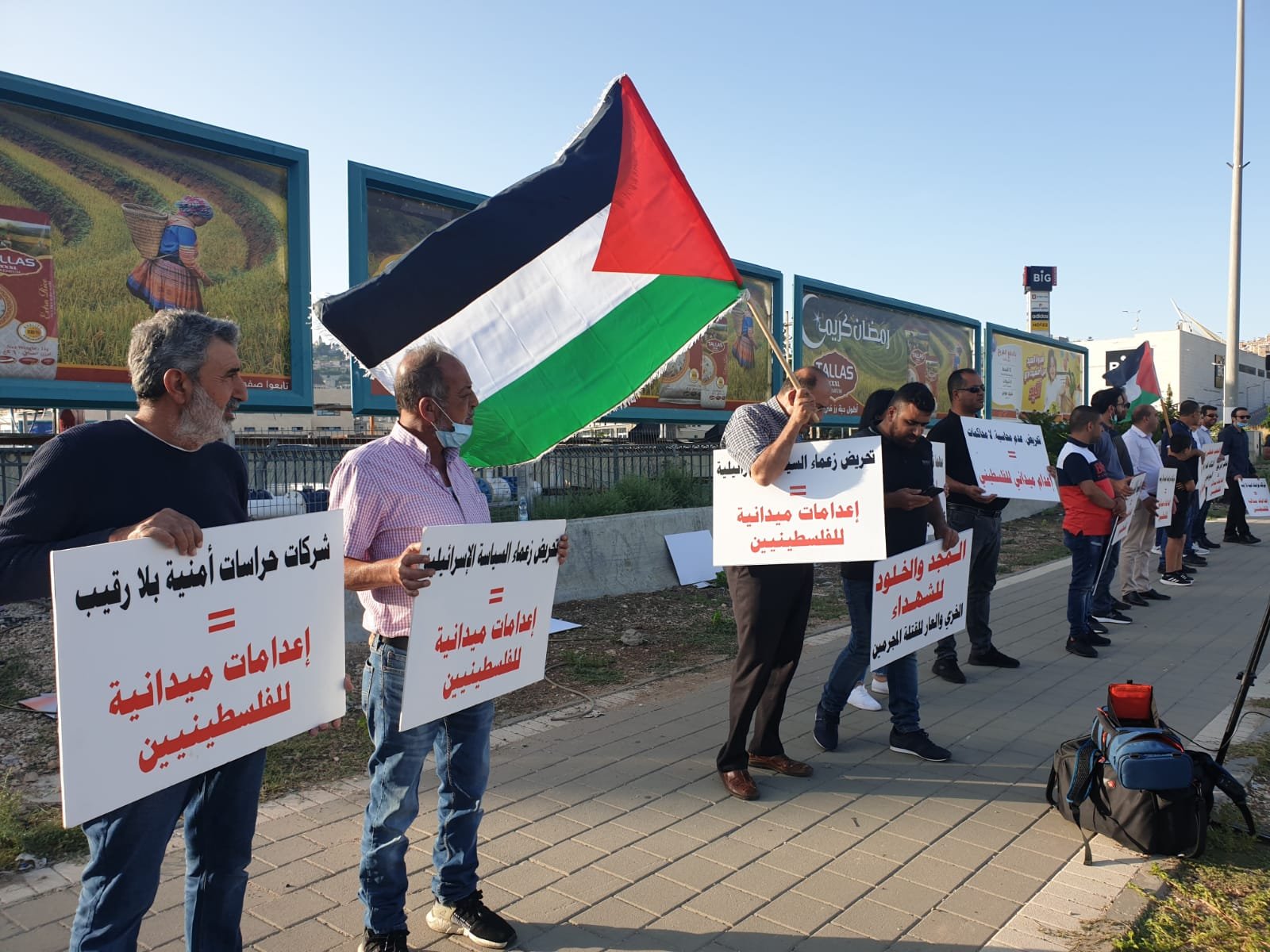 الناصرة: تظاهرة منددة بالإعدامات الميدانية بمشاركة والدة الشهيد مصطفى يونس-6