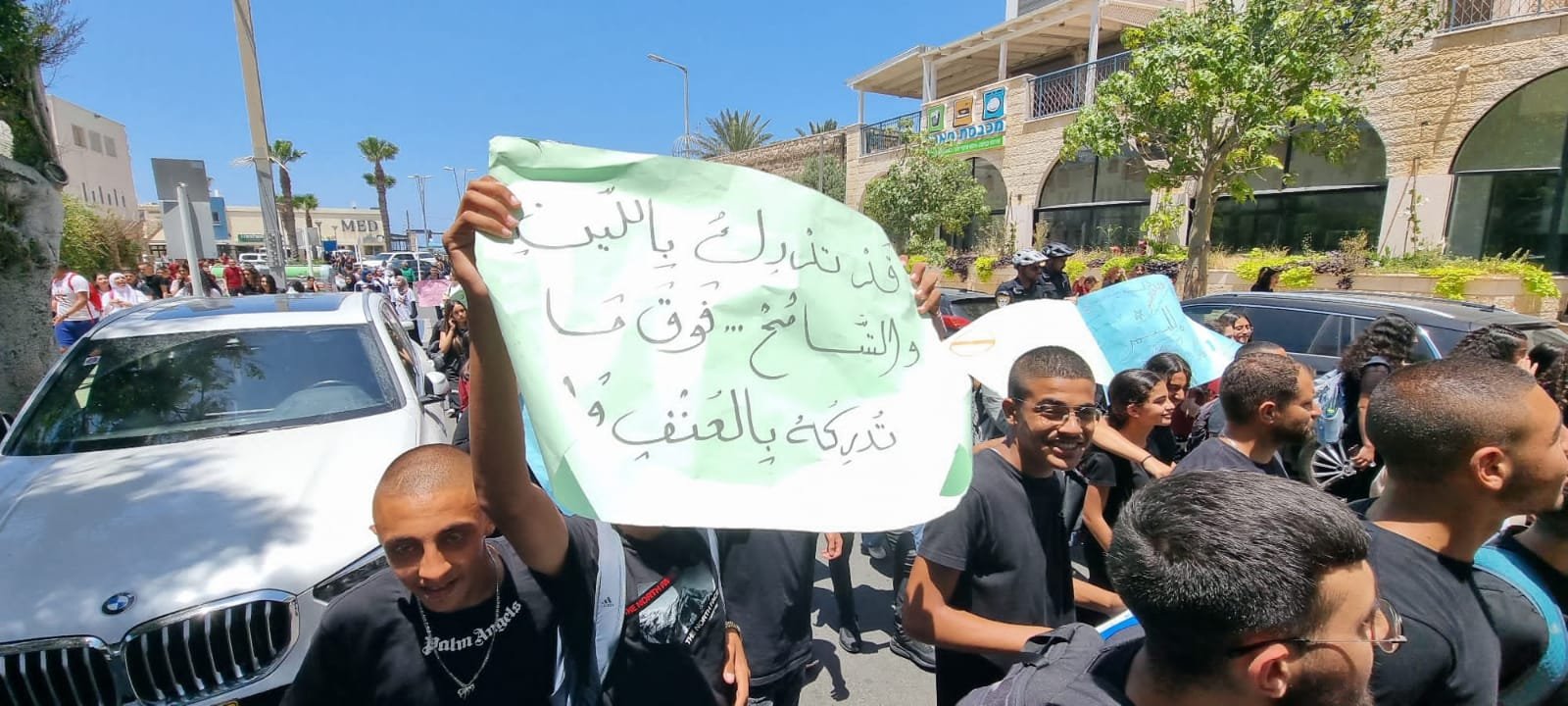 مسيرة حاشدة نظمتها المراكز الجماهيرية اسوار عكا اختتمت بها حملتها ضد التنمر-3