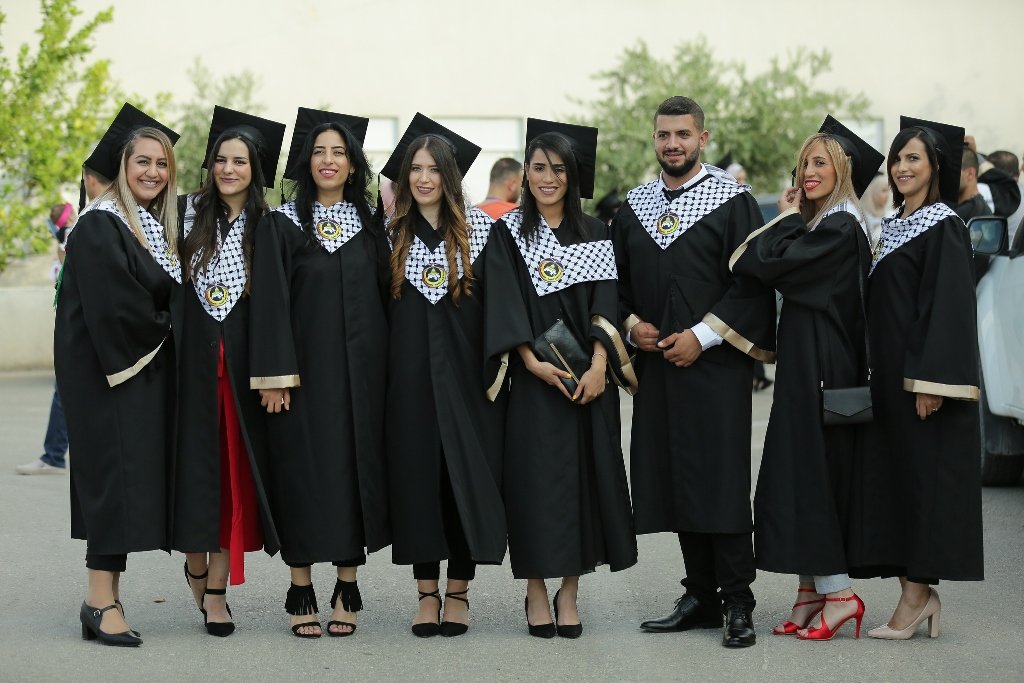  كلية غرناطة تحتفل بتخريج الفوج الرابع من طلابها الملتحقين بجامعة القدس المفتوحة-0