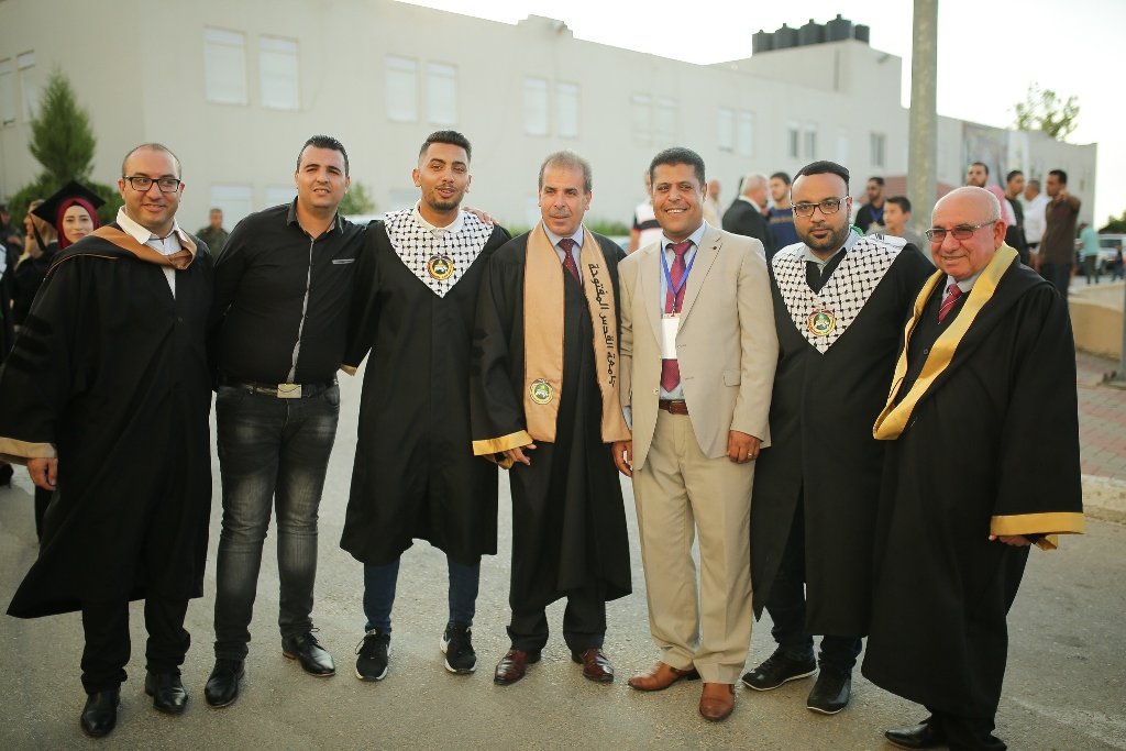  كلية غرناطة تحتفل بتخريج الفوج الرابع من طلابها الملتحقين بجامعة القدس المفتوحة-9