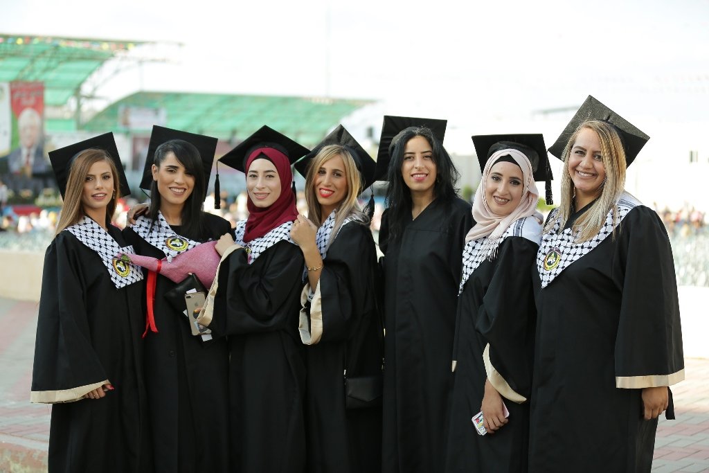  كلية غرناطة تحتفل بتخريج الفوج الرابع من طلابها الملتحقين بجامعة القدس المفتوحة-11
