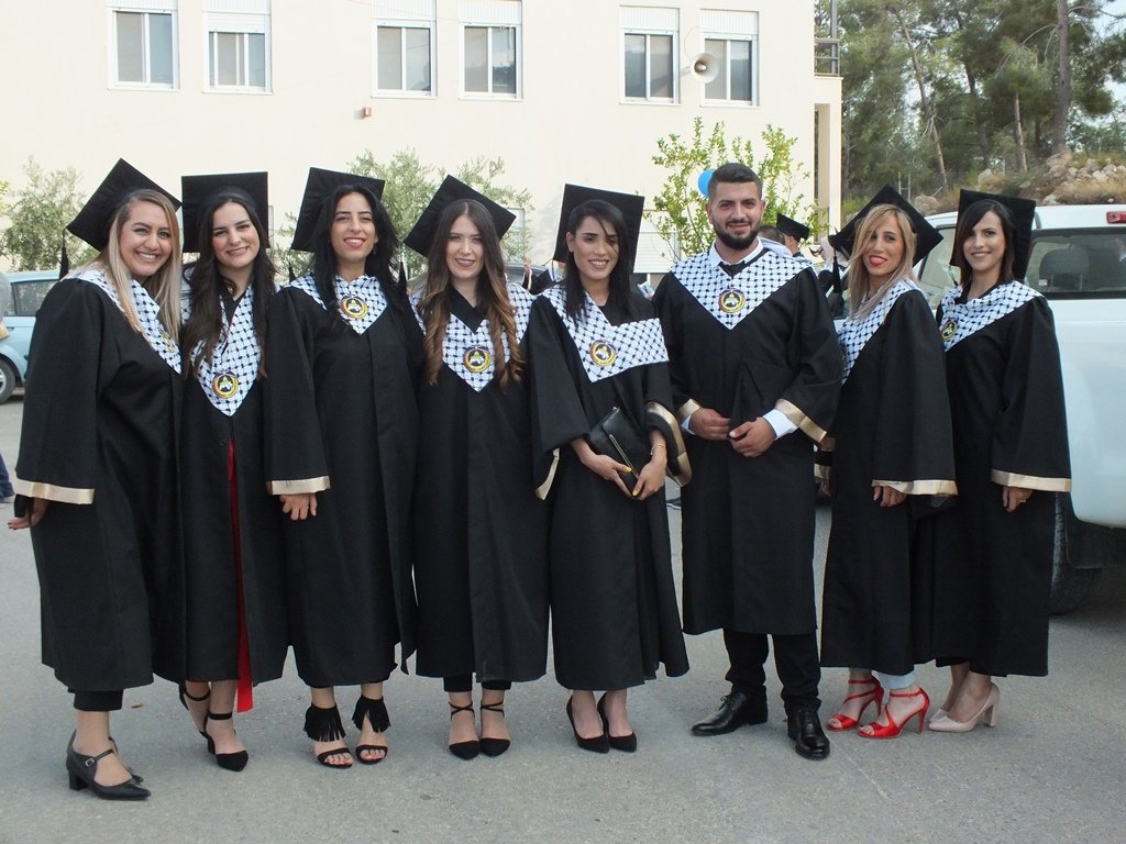  كلية غرناطة تحتفل بتخريج الفوج الرابع من طلابها الملتحقين بجامعة القدس المفتوحة-12