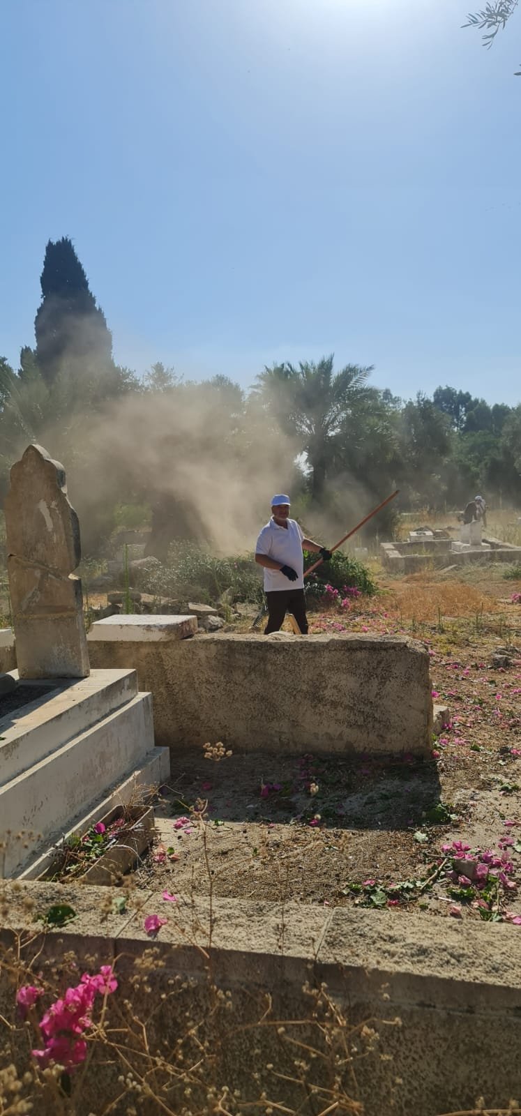 لجنة "أوقافُنا" بالتعاون مع جهات محلية تنظم يوم عمل تطوعي لتنظيف مقبرة القسام-حيفا-6