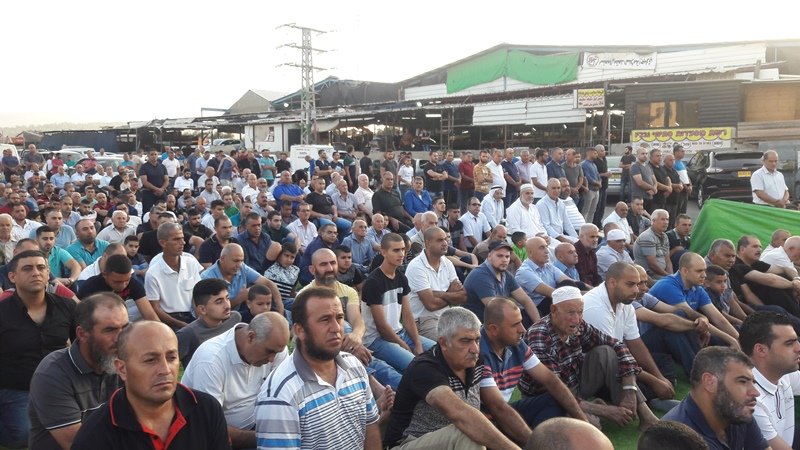 المئات من أهالي عرابة يؤدون صلاة العيد في ساحة السوق الكبير -23