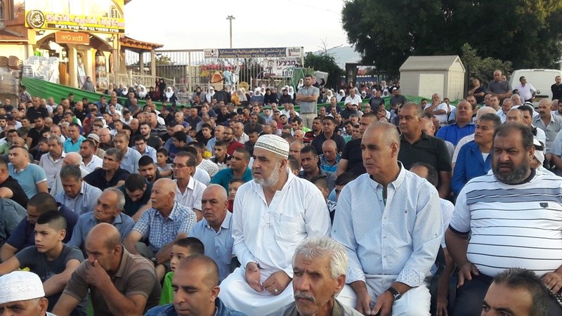 المئات من أهالي عرابة يؤدون صلاة العيد في ساحة السوق الكبير -31