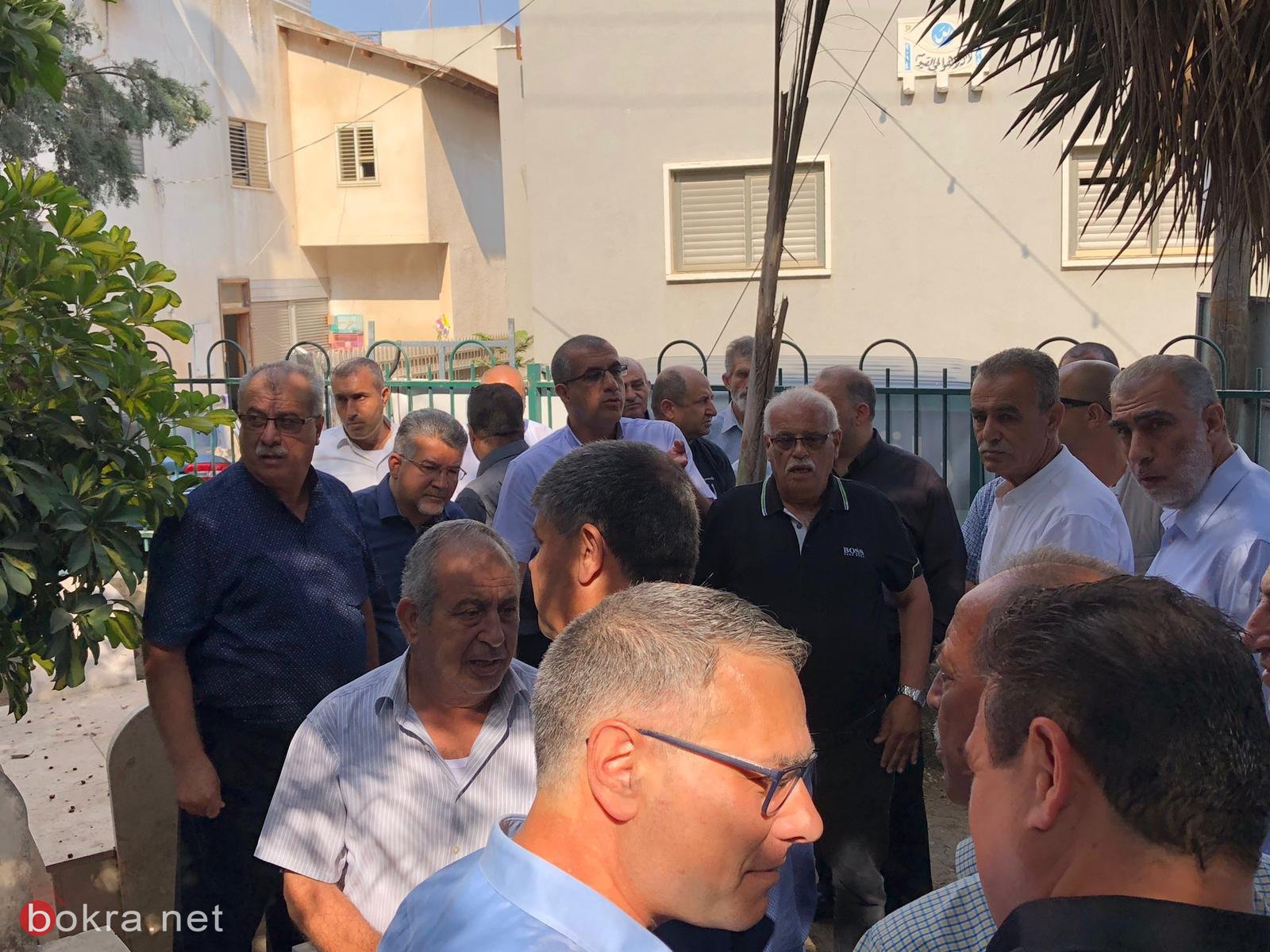 ام الفحم: العشرات يزورون ضريح شهيد هبة القدس والأقصى محمد جبارين-2