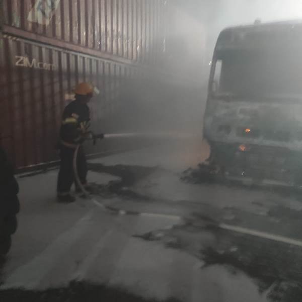 حريق المصنع في كفرقاسم يخلف اضرارً جسيمة-0