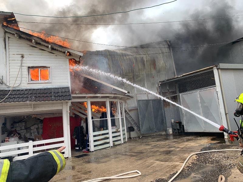 حريق المصنع في كفرقاسم يخلف اضرارً جسيمة-9