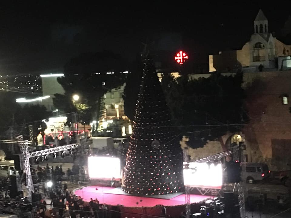 إضاءة شجرة عيد الميلاد بكنيسة المهد-0
