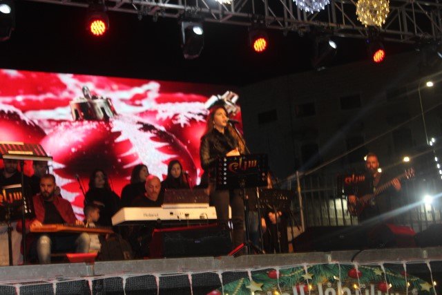 الناصرة: اضاءة شجرة الميلاد للّاتين-86