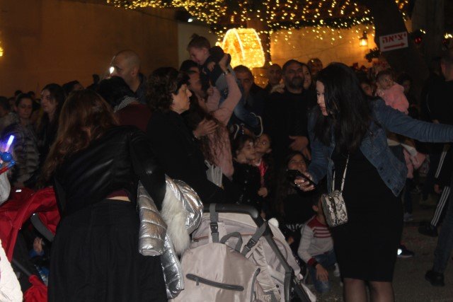 الناصرة: اضاءة شجرة الميلاد للّاتين-94