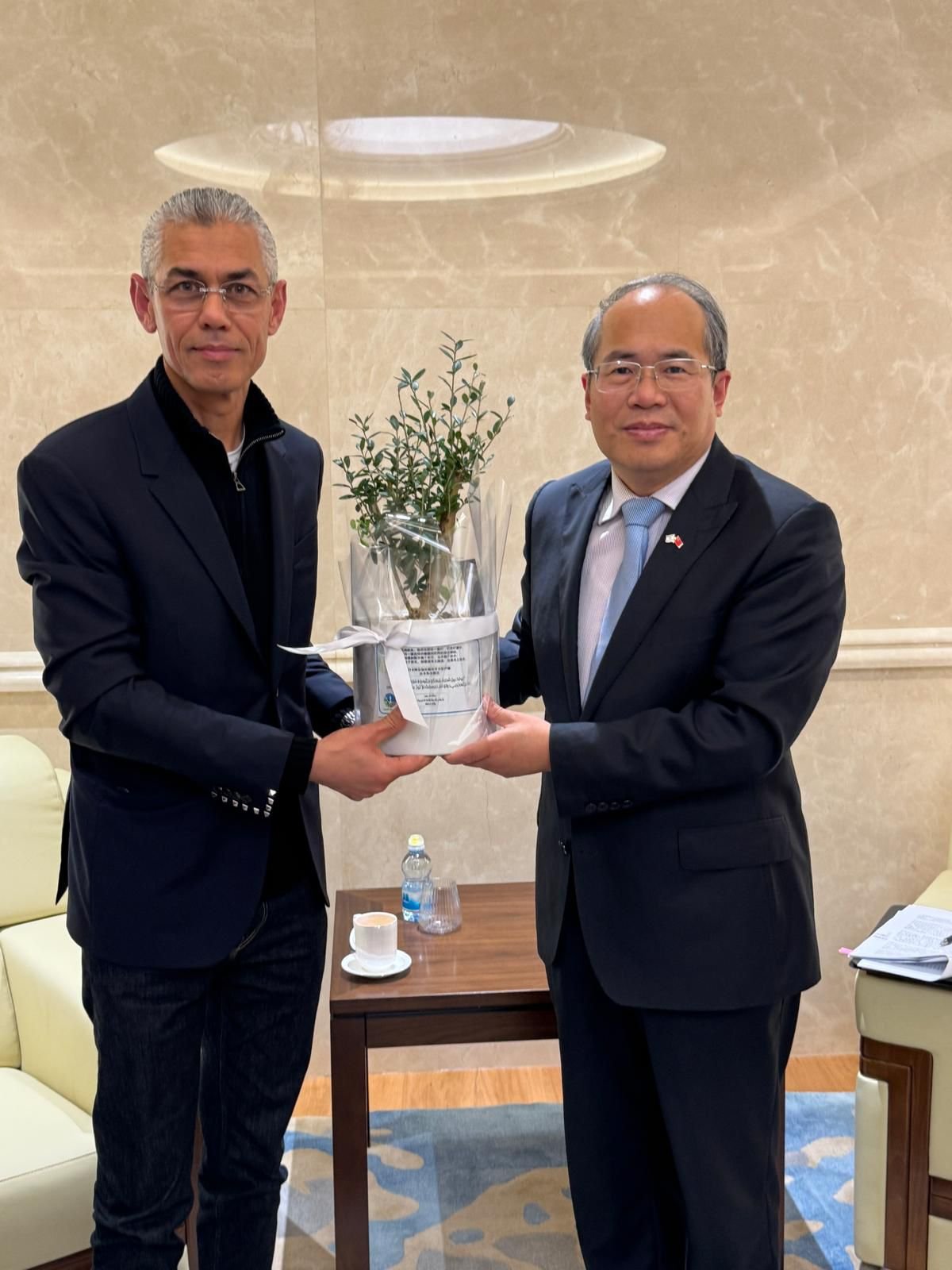 رئيس بلدية باقة الغربية ووفد من رؤساء السلطات المحلية في ضيافة السفارة الصينية في تل ابيب.-3