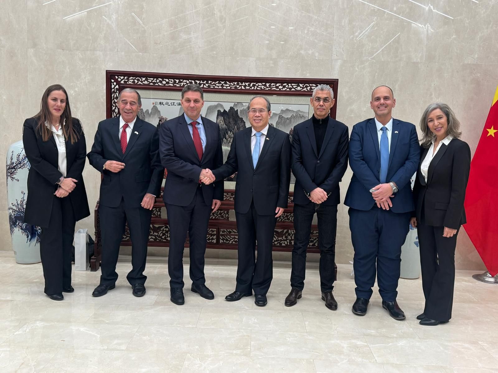 رئيس بلدية باقة الغربية ووفد من رؤساء السلطات المحلية في ضيافة السفارة الصينية في تل ابيب.-5