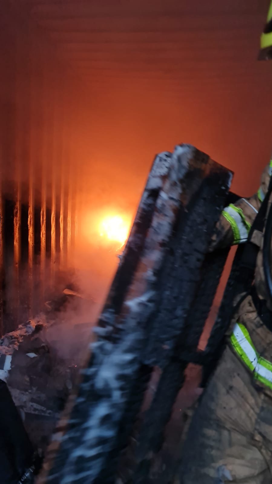 الناصرة: حريق في مخازن بالمنطقة الصناعية يسفر عن أضرار هائلة-7