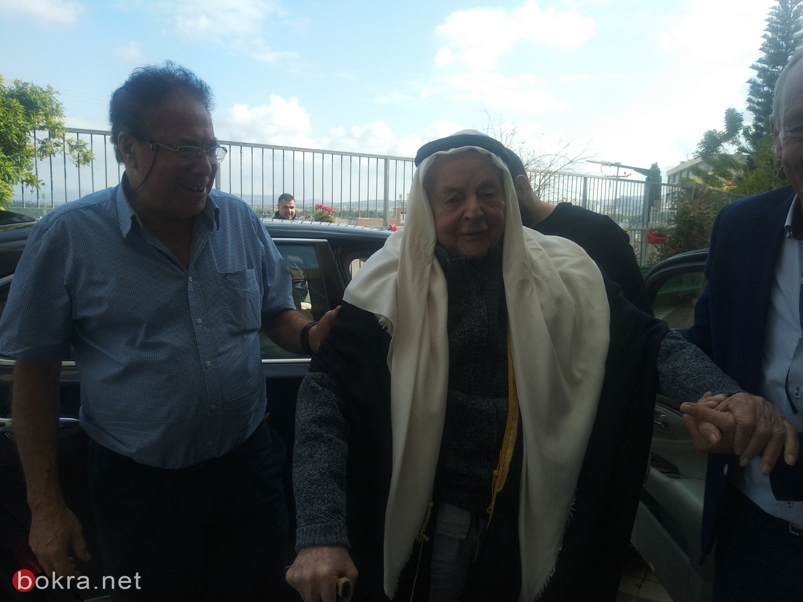 الحاج أحمد أبو عيّاش (102 عامًا) من عيلوط، يدلي بصوته ويدعو بالتصويت للمشتركة-4