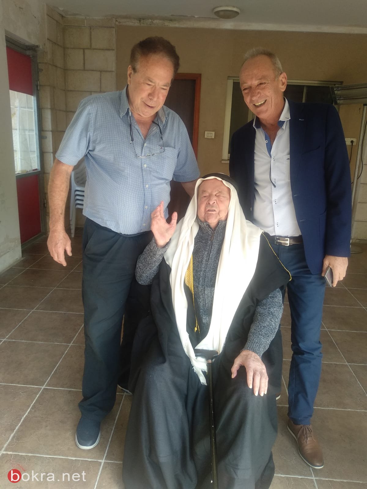 الحاج أحمد أبو عيّاش (102 عامًا) من عيلوط، يدلي بصوته ويدعو بالتصويت للمشتركة-5