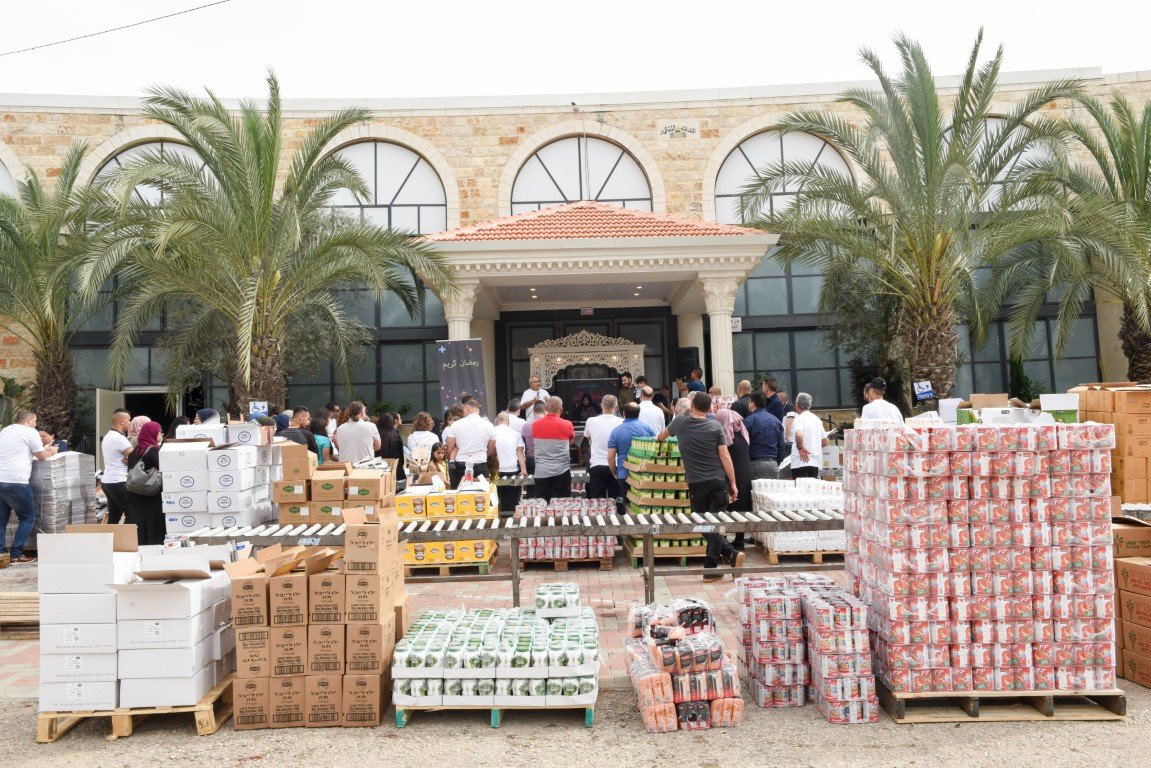 لئومي يواصل مسيرة العطاء:موظفو بنك لئومي يساهمون في حملة تبرعات لطرود غذائية للعائلات المستورة في شهر رمضان-4