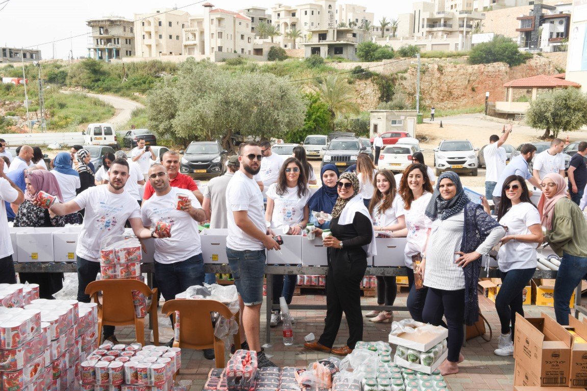 لئومي يواصل مسيرة العطاء:موظفو بنك لئومي يساهمون في حملة تبرعات لطرود غذائية للعائلات المستورة في شهر رمضان-15