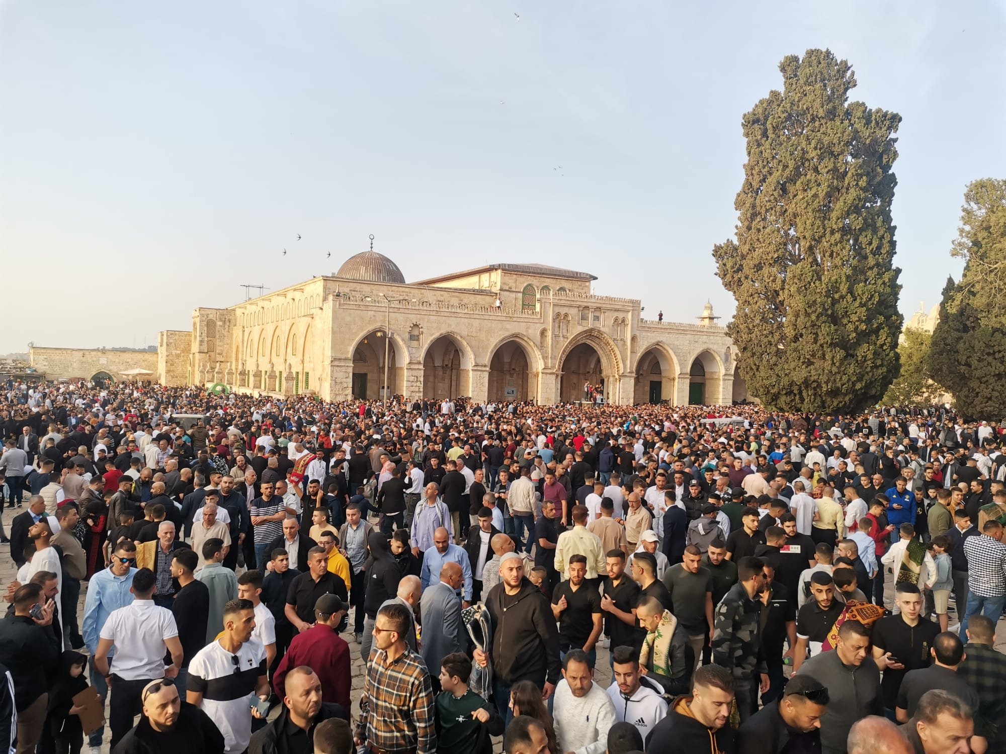 صلاة العيد في المسجد الأقصى: 200 ألف مصل حضروا من كل المناطق-3
