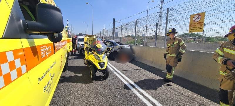 حادث مروّع على شارع 20 بين شاحنة ومركبتين..إصابة حرجة لسيدة-1