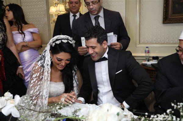 شاهد: لقطات أولية من عقد قران الإعلامية سالي عبد السلام وزوجها-1