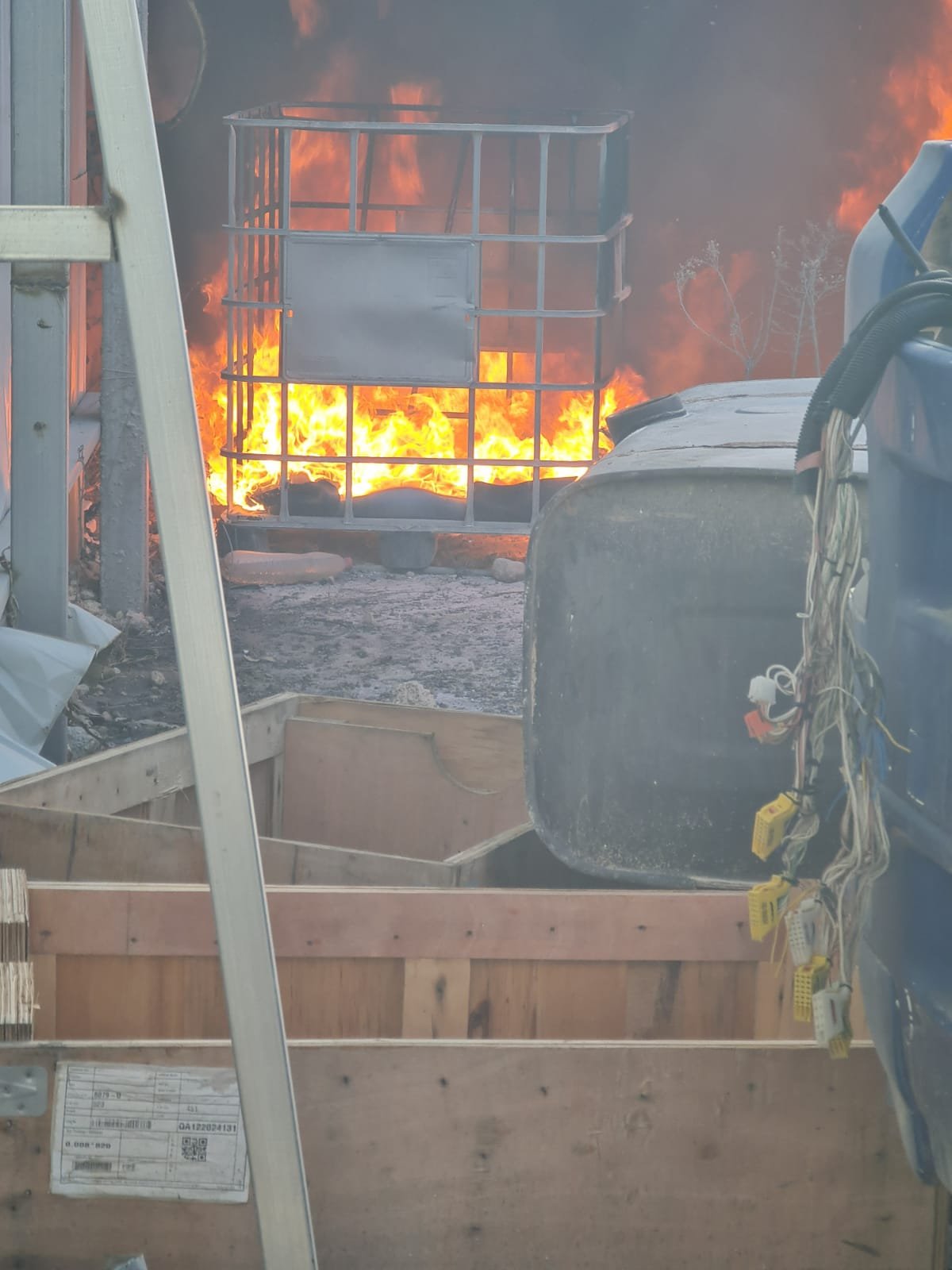 إندلاع حريق بشاحنات في المنطقة الصناعية في طمرة-0