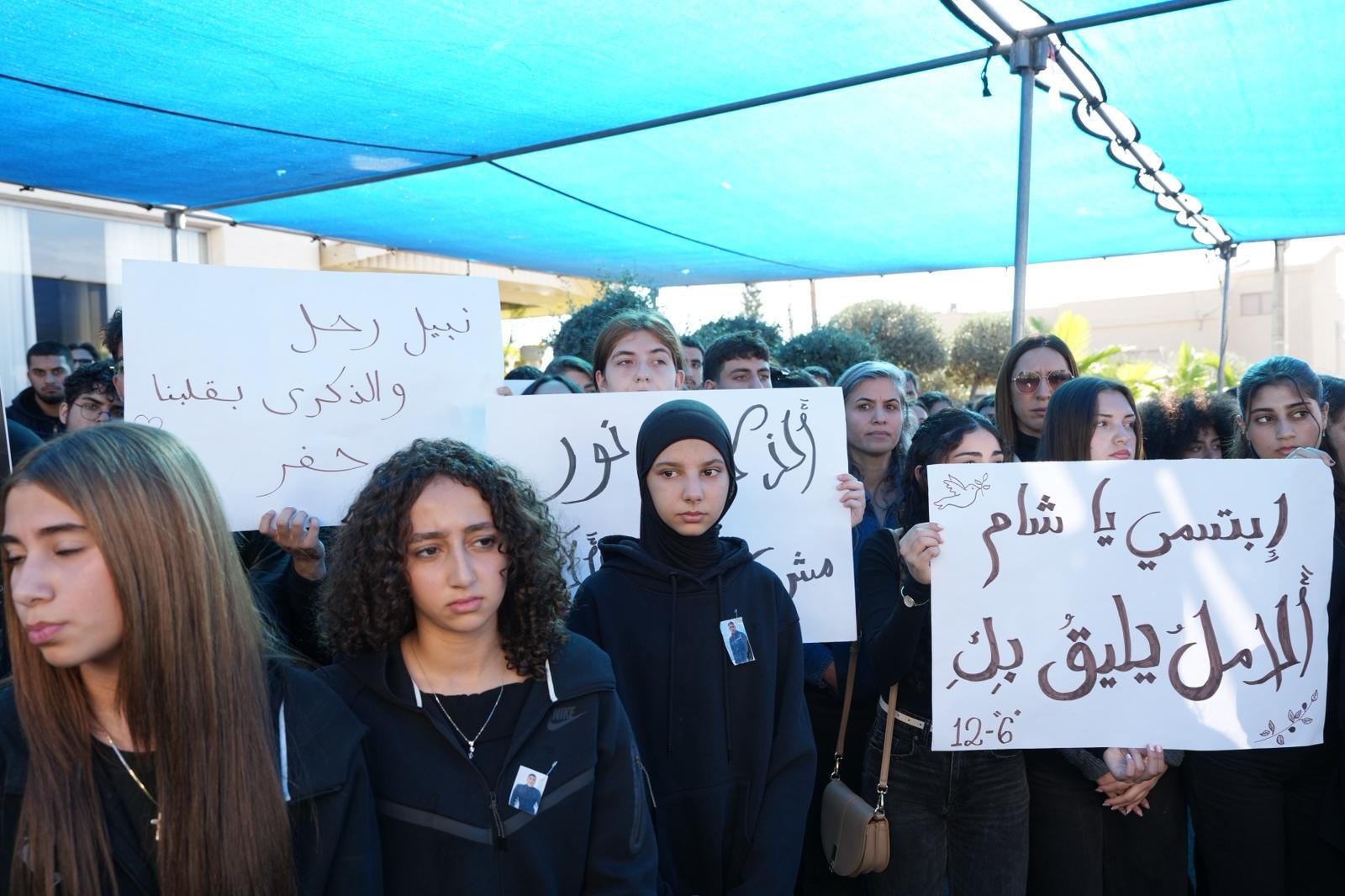 كفر ياسيف: كلهم ارتدوا اللون الأسود - زملاء الطالب المغدور نبيل صفية في مسيرة وصرخة غضب-0