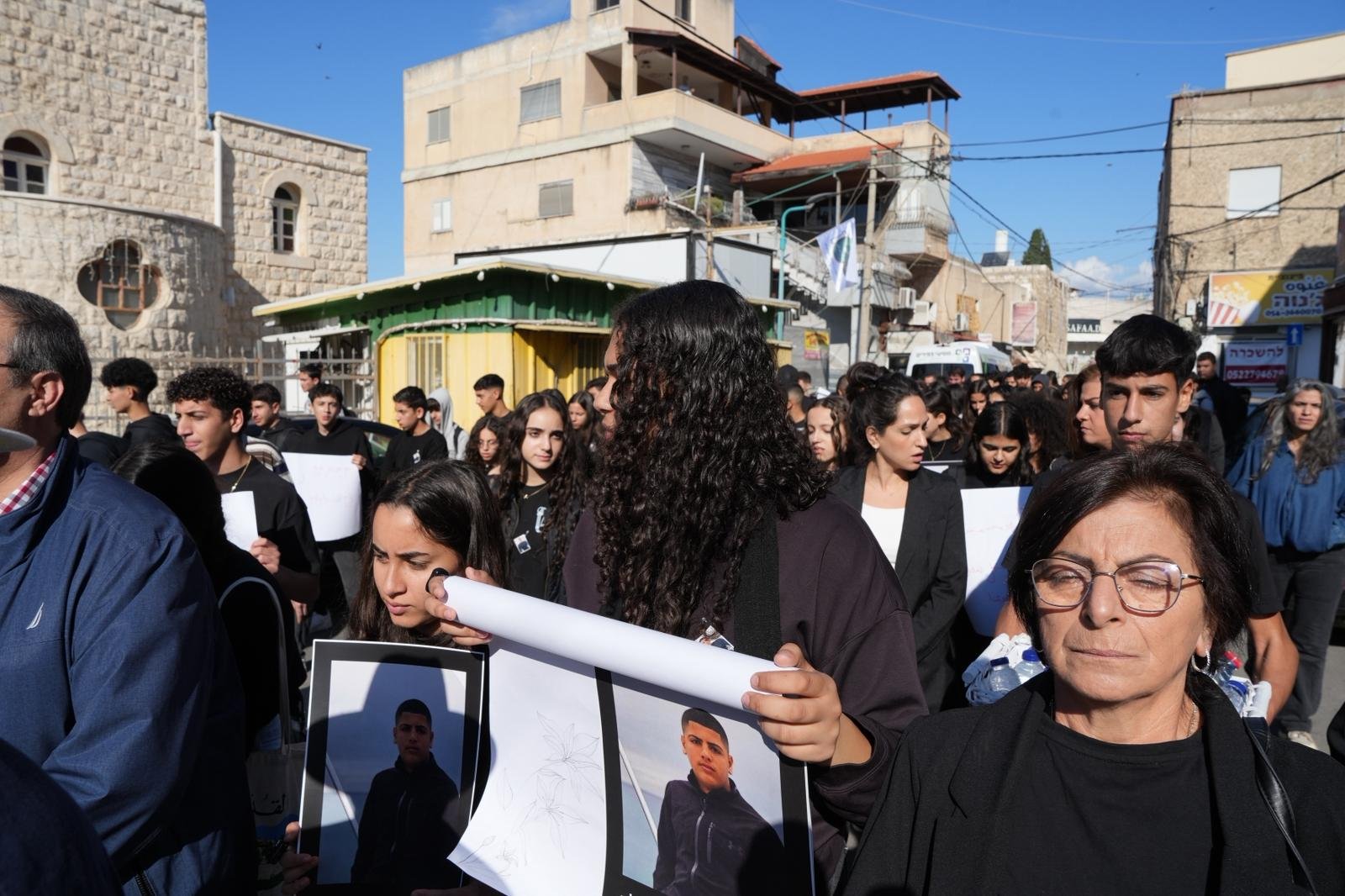 كفر ياسيف: كلهم ارتدوا اللون الأسود - زملاء الطالب المغدور نبيل صفية في مسيرة وصرخة غضب-3