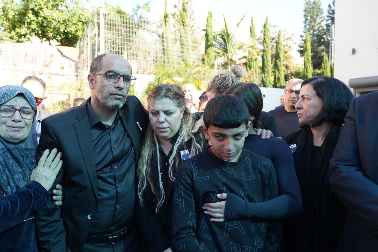 كفر ياسيف: كلهم ارتدوا اللون الأسود - زملاء الطالب المغدور نبيل صفية في مسيرة وصرخة غضب-11