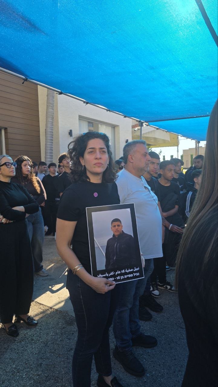 رلى داوود خلال مسيرة الغضب في كفر ياسيف: "نطالب بالأمن، وهو أبسط حقوقنا!"-4