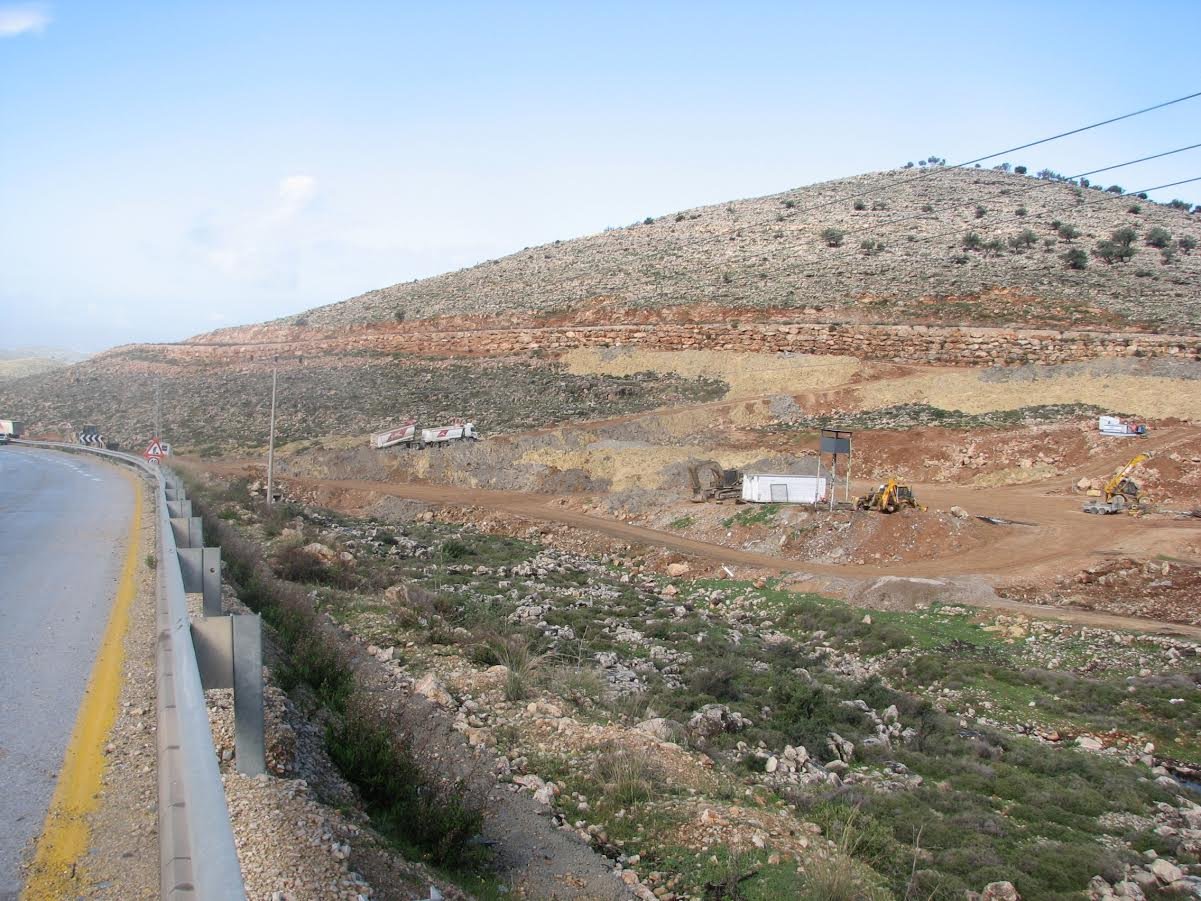 العليا تمنع سرقة اراضي فلسطينية لإقامة متنزه لمستوطنة "نيلي"-0