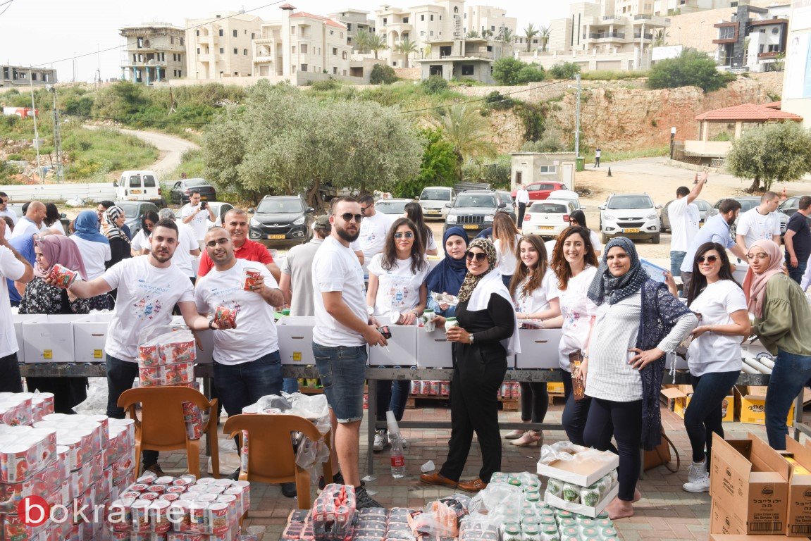 موظفو بنك لئومي يساهمون في حملة تبرعات لطرود غذائية للعائلات المستورة في شهر رمضان-5