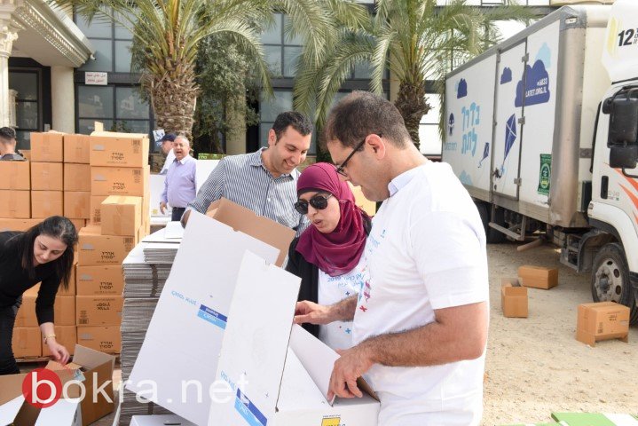 موظفو بنك لئومي يساهمون في حملة تبرعات لطرود غذائية للعائلات المستورة في شهر رمضان-9
