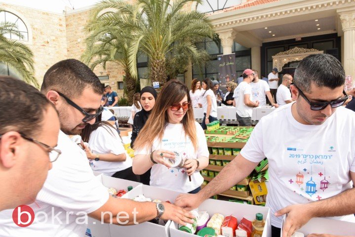موظفو بنك لئومي يساهمون في حملة تبرعات لطرود غذائية للعائلات المستورة في شهر رمضان-17