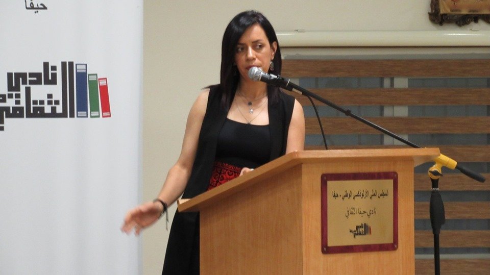 الكاتبة الفلسطينية دلال عبد الغني وروايتاها "ظل التانغو" و "غربة الحجل" في نادي حيفا الثقافي-3