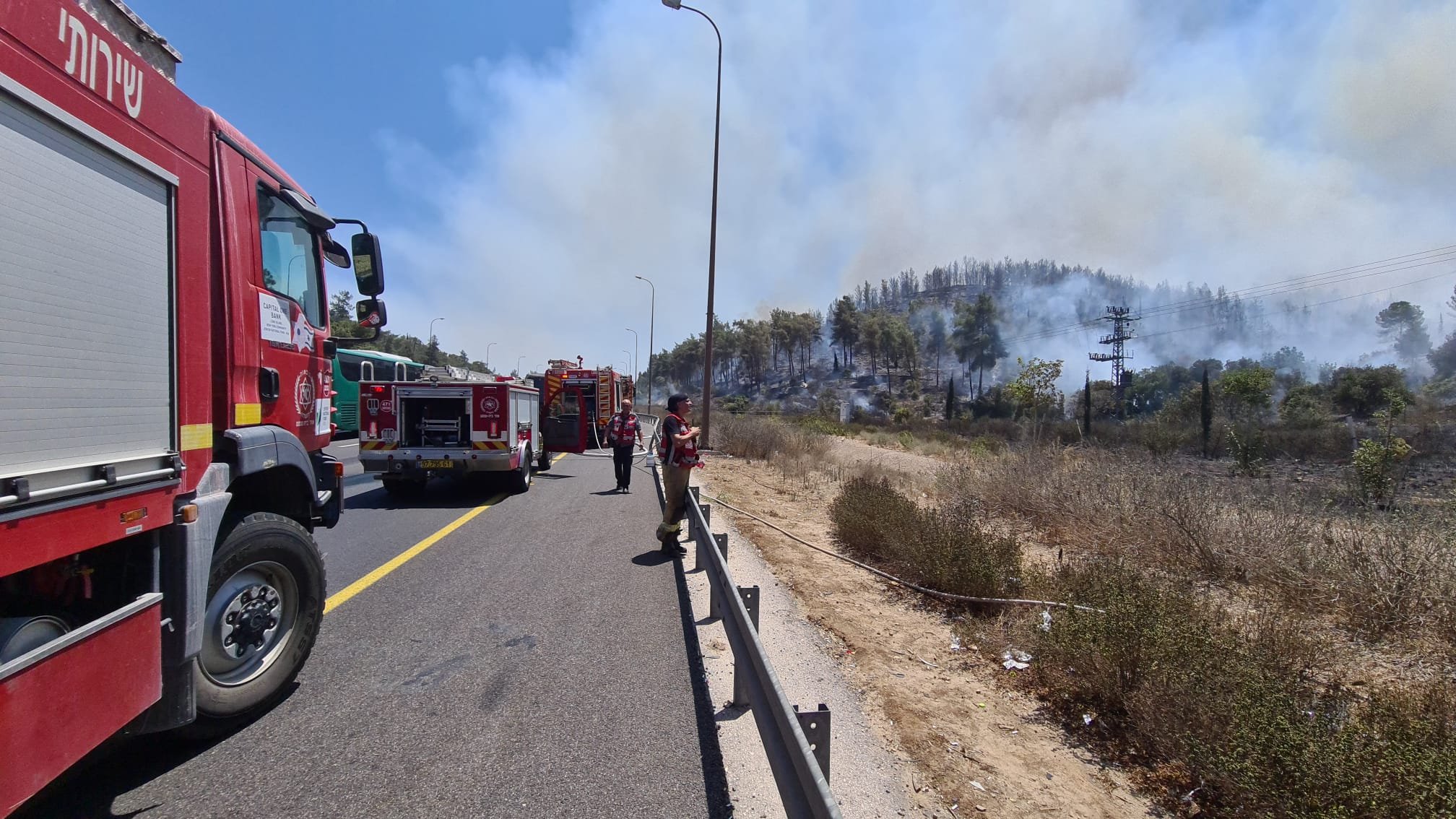 الحريق في جبال القدس يتوسع .. اغلاق شارع 1 وإخلاء منازل!-1