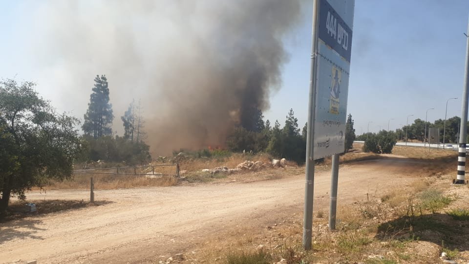 المركز: اندلاع حريق كبير قرب غابة نحشونيم بين شارع 6 وشارع 444*-0