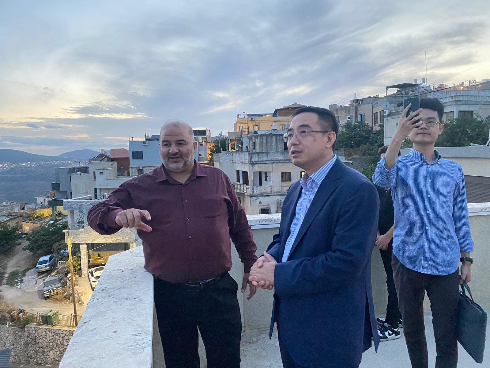 السفير الصيني في زيارة بيتية للنائب منصور عباس في المغار-2