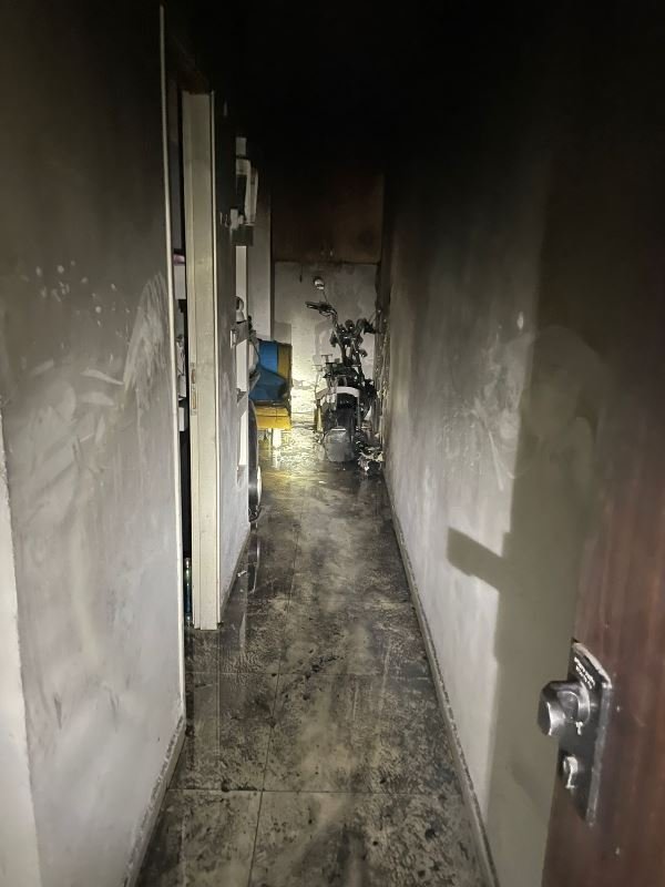 انفجار بطارية دراجة كهربائية يسبب حريقًا بمنزل في القدس واصابات-0