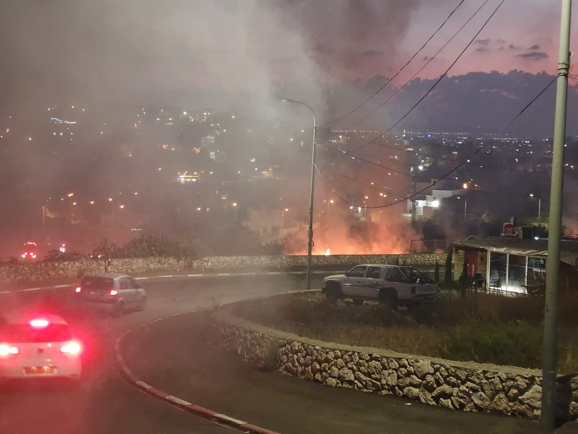ابو سنان: حريق في عدة مناطق بمحيط البلدة-1