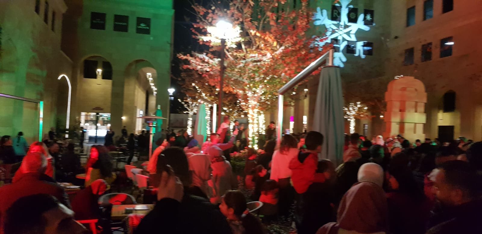 اضاءة شجرة الميلاد في مدينة روابي-7